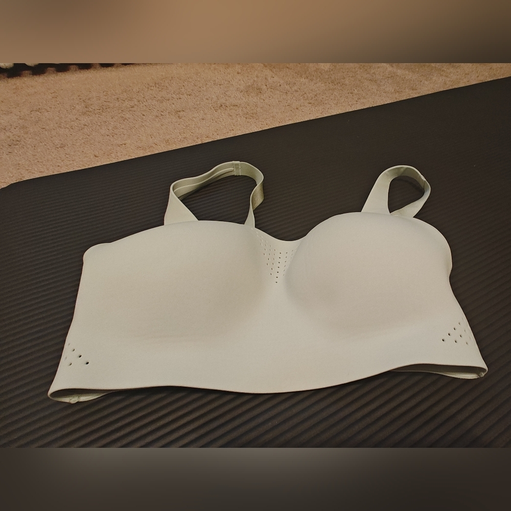 EUC Victoria Secret Featherweight Max Sports Bra